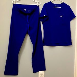 Figs scrub set. Medium/medium tall one pocket top. Cobalt blue